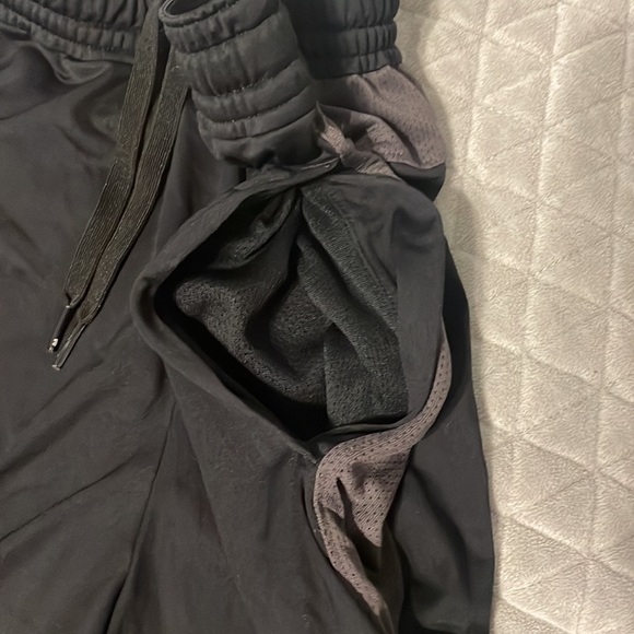 Mens UA shorts! - Picture 4 of 4